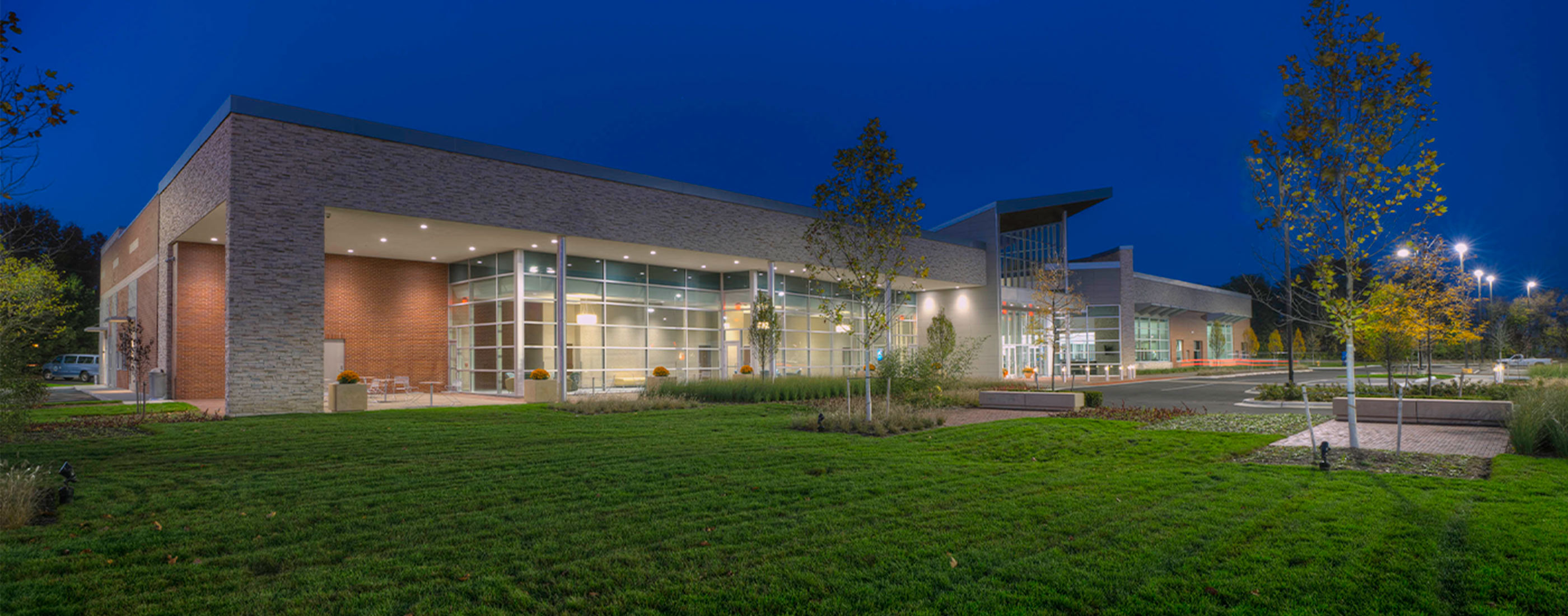 At Westland, Michigan’s City Hall, designed by OHM Advisors, a large entrance canopy connects the building to the new, extensive outdoor green space.