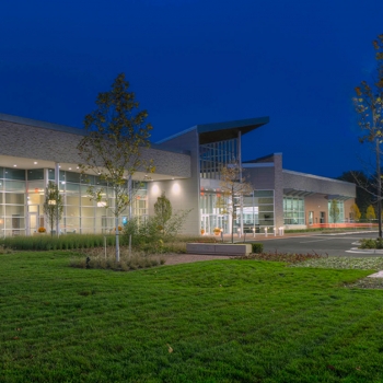 At Westland, Michigan’s City Hall, designed by OHM Advisors, a large entrance canopy connects the building to the new, extensive outdoor green space.