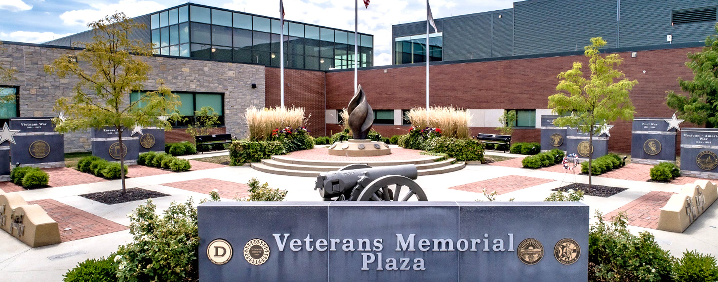 Signage welcoming you to the Veterans Memorial Plaza in Delaware, Ohio.