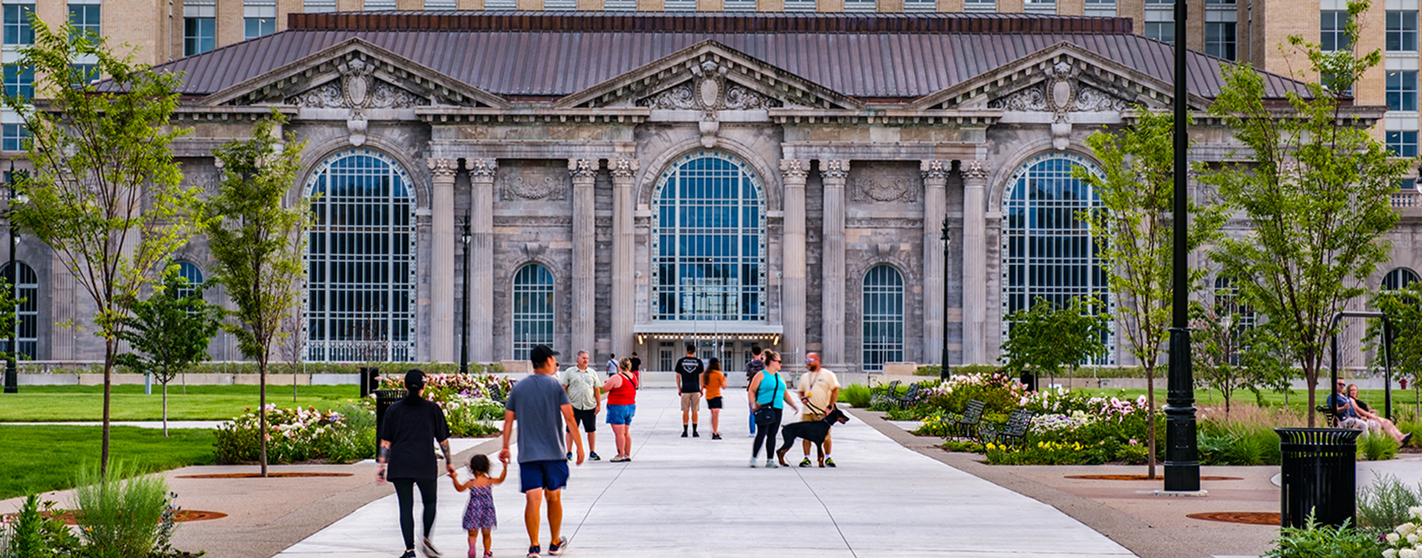 Pedestrian activity along the new Roosevelt Park promenade in the summer.