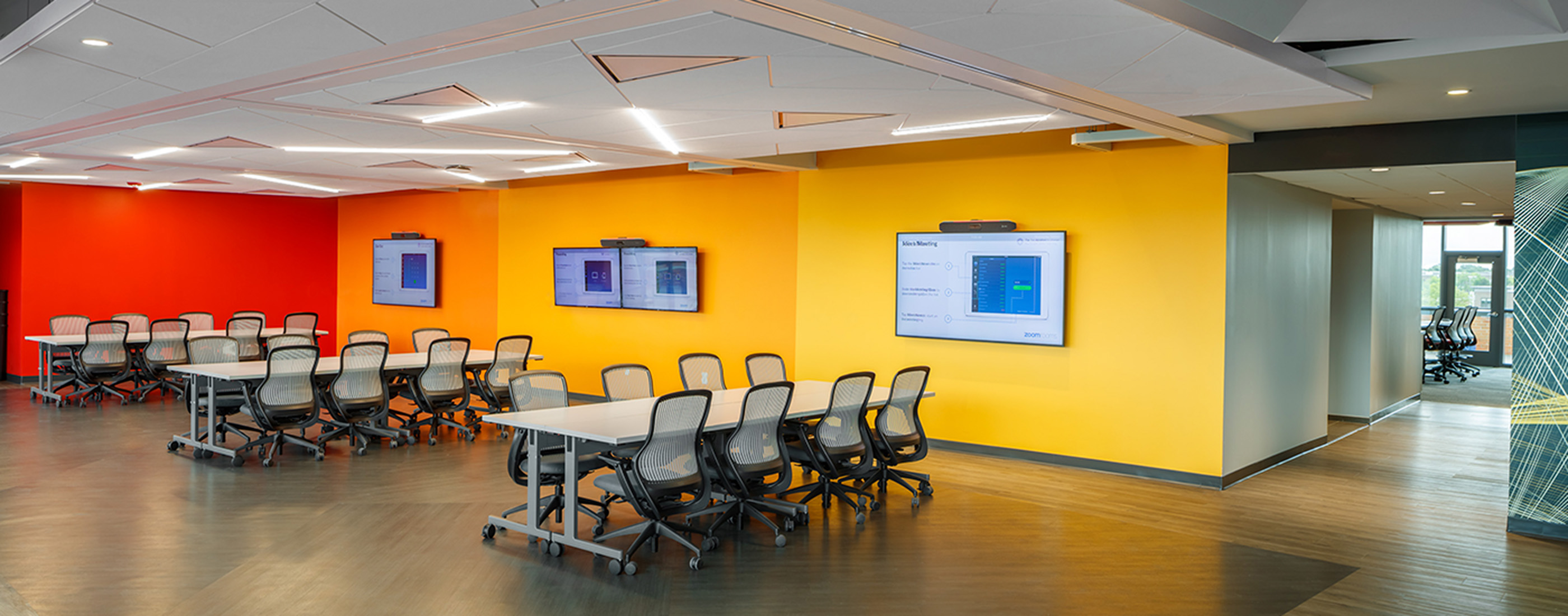 Flexible conference space with easily moveable furniture at the Fuse Innovation Center 