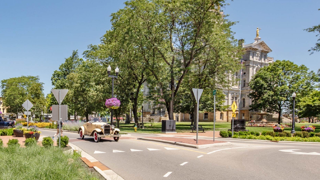 An urban roundabout in Newark, Ohio calms traffic and increases pedestrian safety.