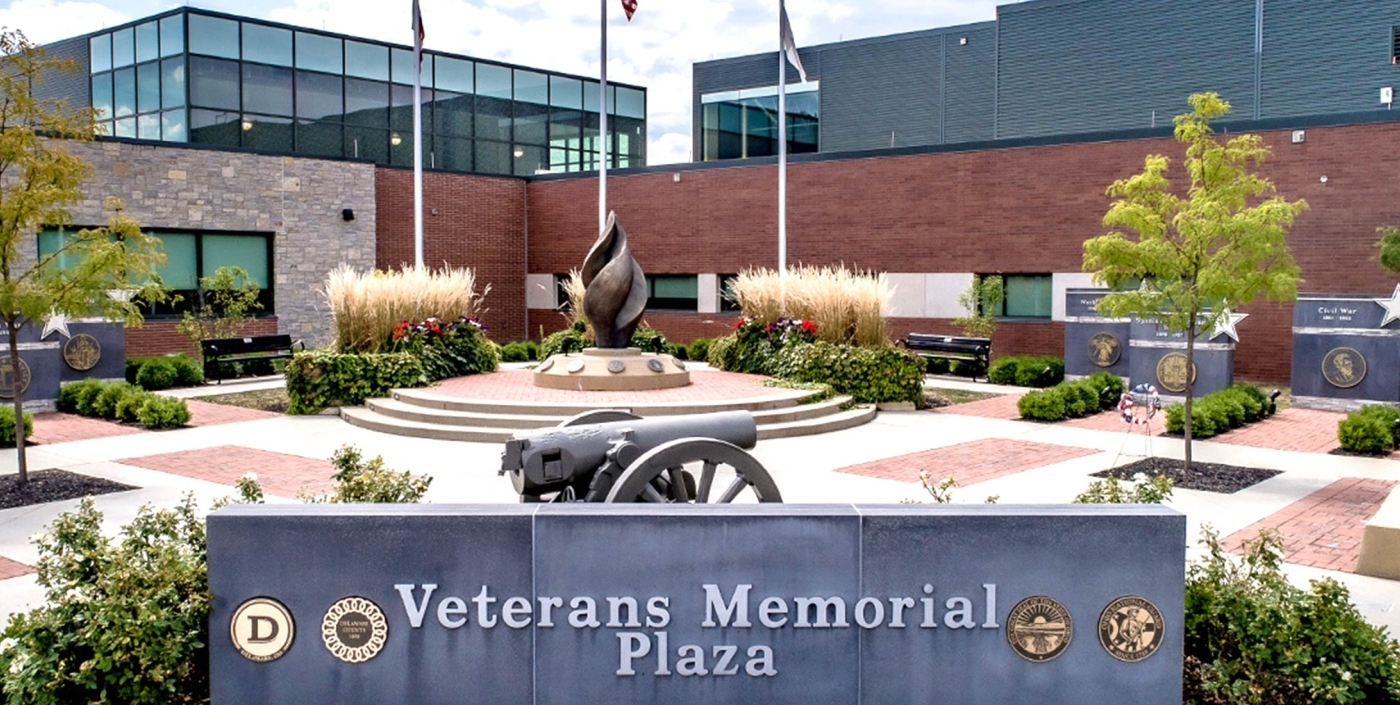 Signage welcoming you to the Veterans Memorial Plaza in Delaware, Ohio.